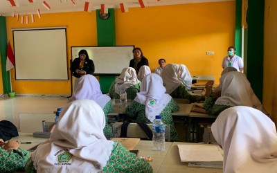 MTs Negeri Kota Kupang dan Poltekes Kemenkes Kupang Bersinergi Gelar Sosialisasi Kesehatan Reproduksi dan Gizi Baik PadaRemaja
